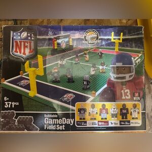 NFL Buildable GameDay Field Set - Green Play Field with Yellow Goalposts